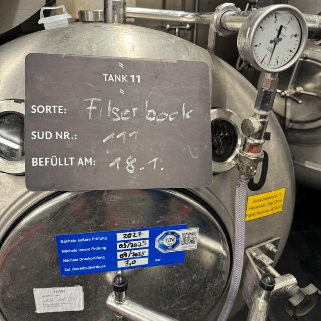 Gerade eben ist unser Filser-Bock-Bier für den 2. Februar fertig und abgefüllt worden, schon gehen uns schlagartig die Saalkarten für den Filser-Ball 2024 aus. ! ! !Nur noch wenige Restkarten sind übrig!
Also wer noch nicht zugeschlagen hat sollte spätestens jetzt beim Filser seines Vertrauens nachfragen ob er noch welche hat 😉
Auf an g´schmeidigen Ball, Eure Filser-Buam 
#filserball #filser #filserbuam #ball #brauchtum #bayern